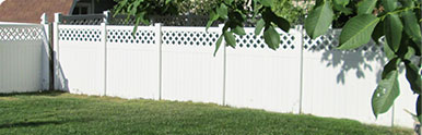 Lattice top style vinyl fence